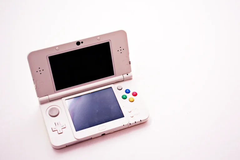 Yoniq Duo Dual-Screen Handheld Brings a Stylus to Retro Emulation Yoniq Duo dual-screen handheld