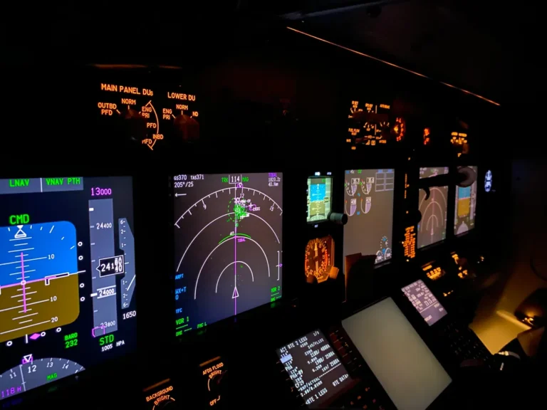 NES Radar flight tracker