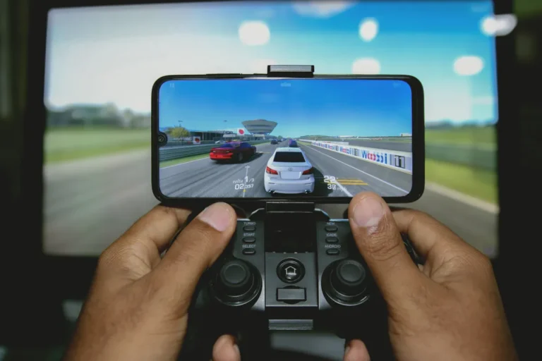 PlayCase iPhone Controller Brings Modular Faceplates and Real Triggers to Emulation PlayCase iPhone controller